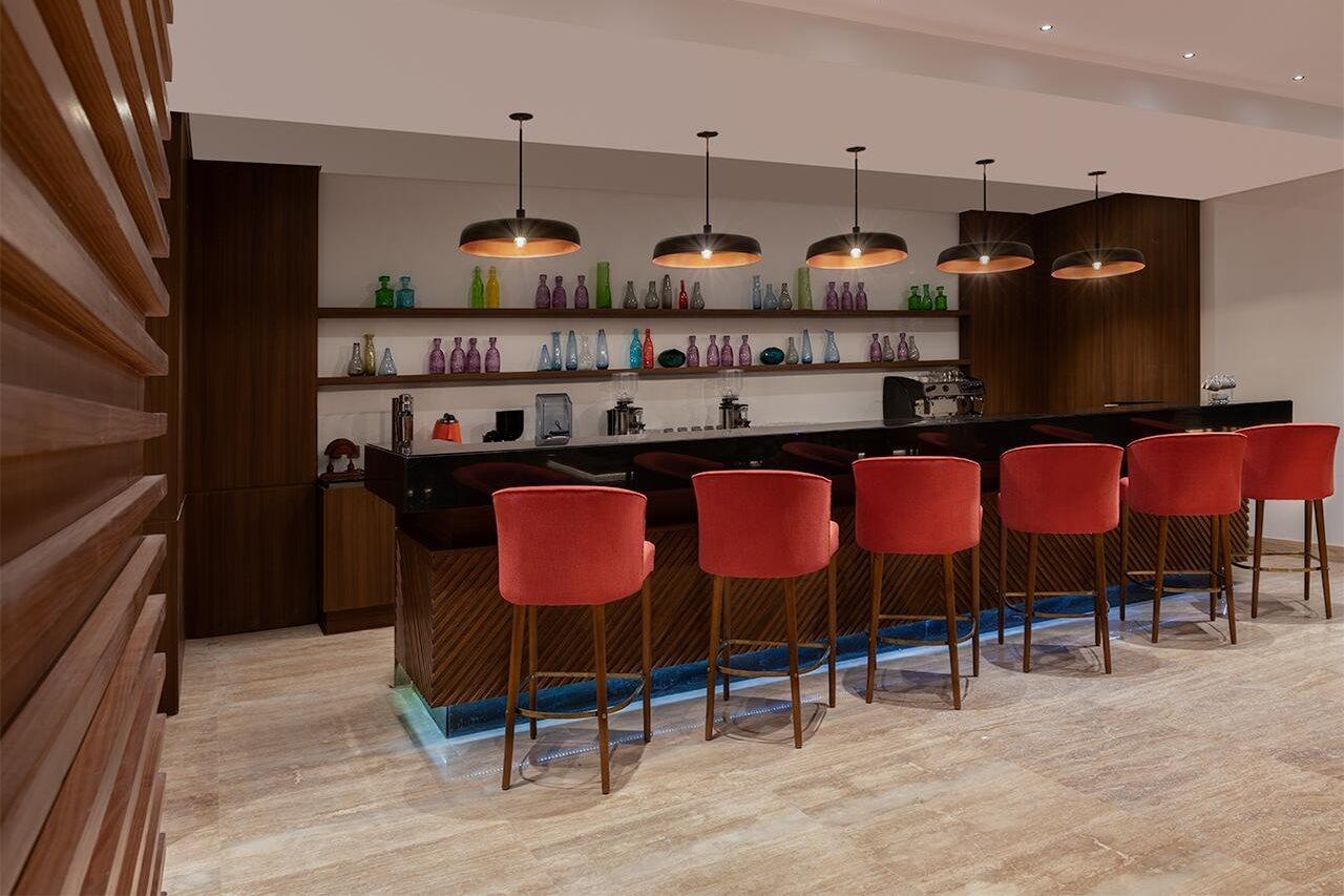 אל עלמיין Crystal Inn Hotel - Alamein (Adults Only) מראה חיצוני תמונה The bar at the lounge