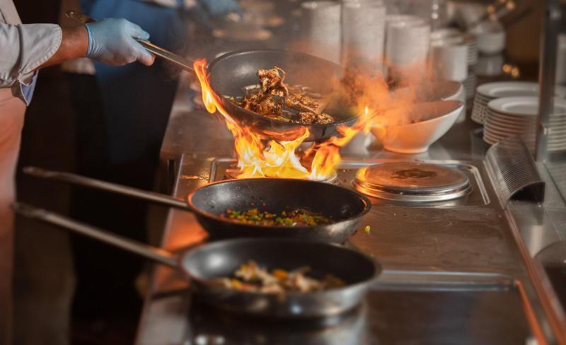 אל עלמיין Crystal Inn Hotel - Alamein (Adults Only) מראה חיצוני תמונה A wok in use