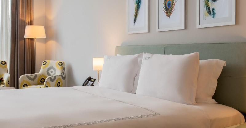 אל עלמיין Crystal Inn Hotel - Alamein (Adults Only) מראה חיצוני תמונה A bed with two pillows