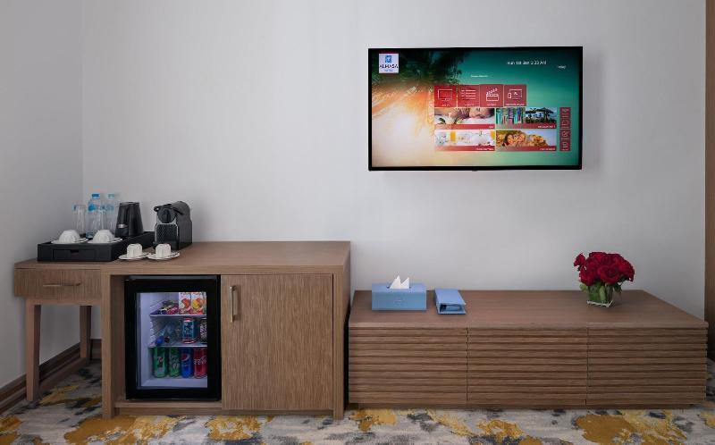 אל עלמיין Crystal Inn Hotel - Alamein (Adults Only) מראה חיצוני תמונה A television in a hotel room