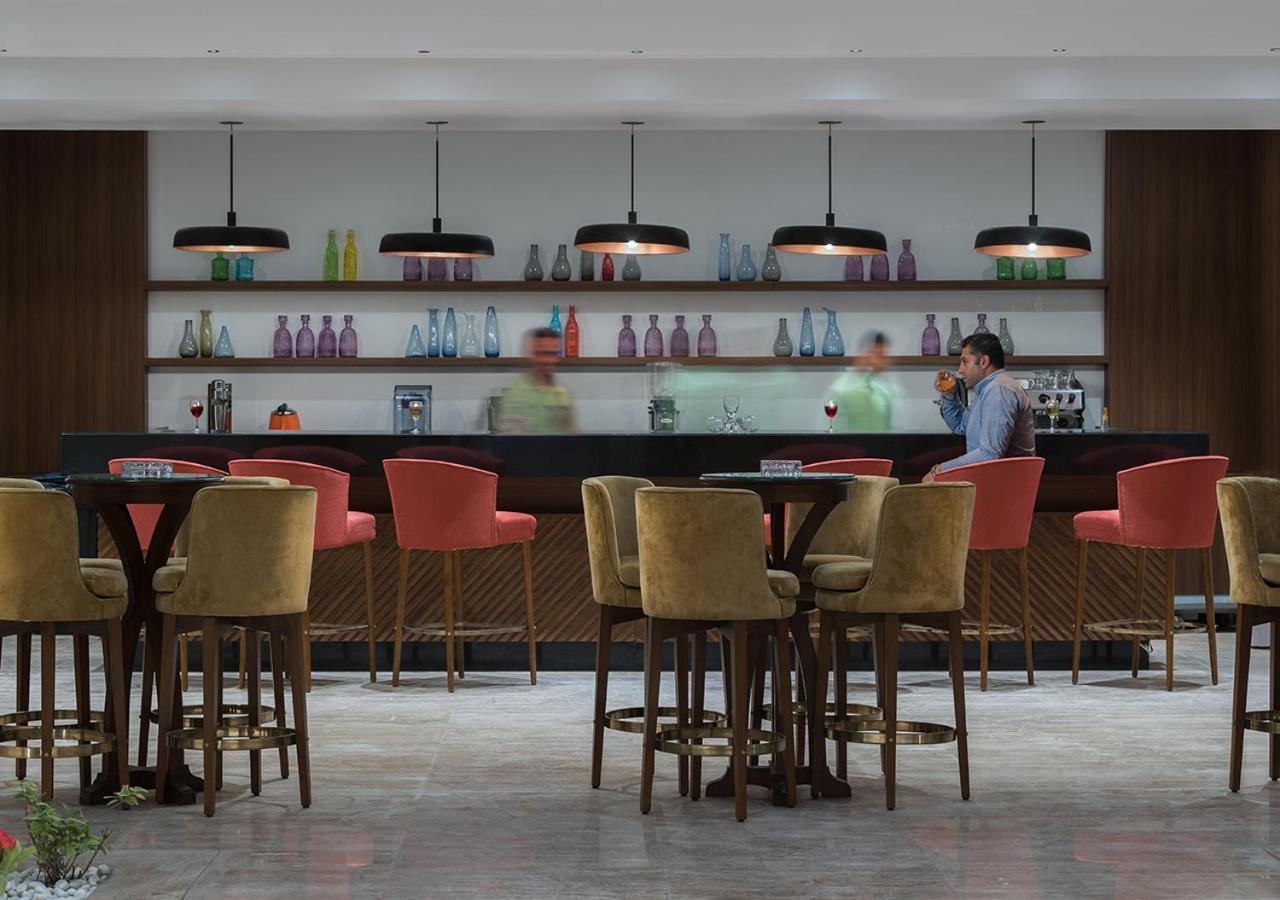 אל עלמיין Crystal Inn Hotel - Alamein (Adults Only) מראה חיצוני תמונה The bar at the hotel